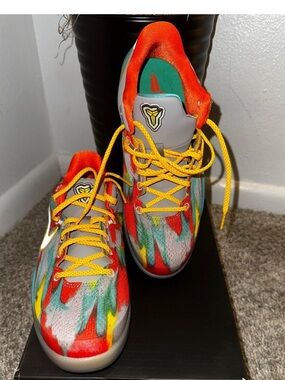 Nike Grade School KOBE VENOCE BEACH 🔥Basketball Sneakers with Yellow Laces